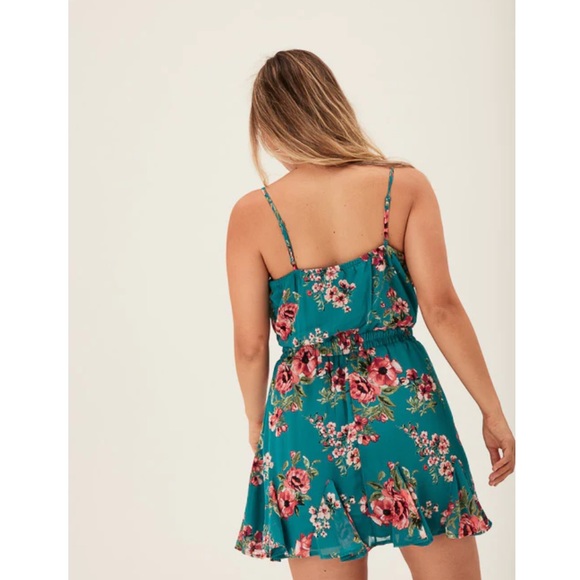 TRIXXI FLORAL ROMPER ✨ - Picture 3 of 3